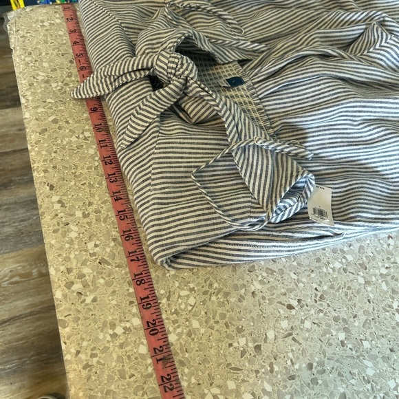 NWT L Striped Smocked Cropped Knotted
Sailor/coastal Linen-Blend Cami Jumpsuit - Picture 9 of 11